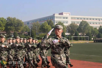 bw必威西汉姆联官网 2021级新生军训结营仪式 暨开学典礼顺利举行 bw必威西汉姆联官网 2021级新生军训结营仪式 暨开学典礼顺利举行