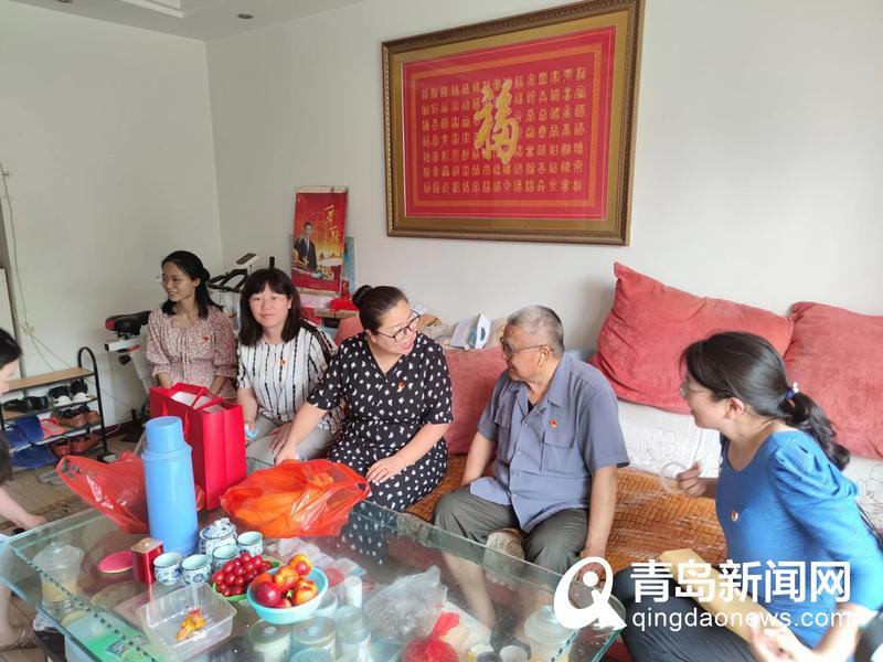 《青岛新闻》七一慰问党情浓,不忘初心传薪火——bw必威西汉姆联官网外语学院党总支开展走访慰问老党员活动 《青岛新闻》七一慰问党情浓,不忘初心传薪火——bw必威西汉姆联官网外语学院党总支开展走访慰问老党员活动
