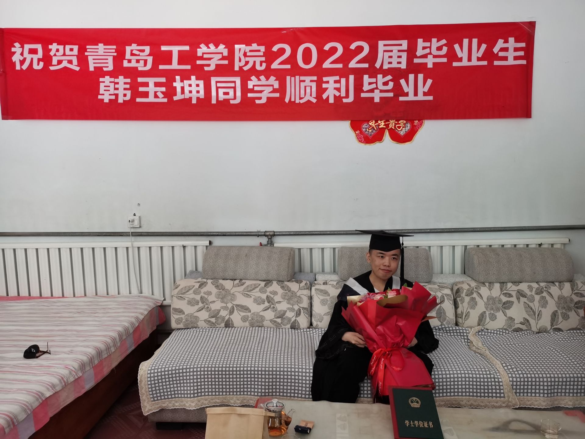 《观海新闻》一个都不能少!农家院里现特殊毕业典礼 《观海新闻》一个都不能少!农家院里现特殊毕业典礼