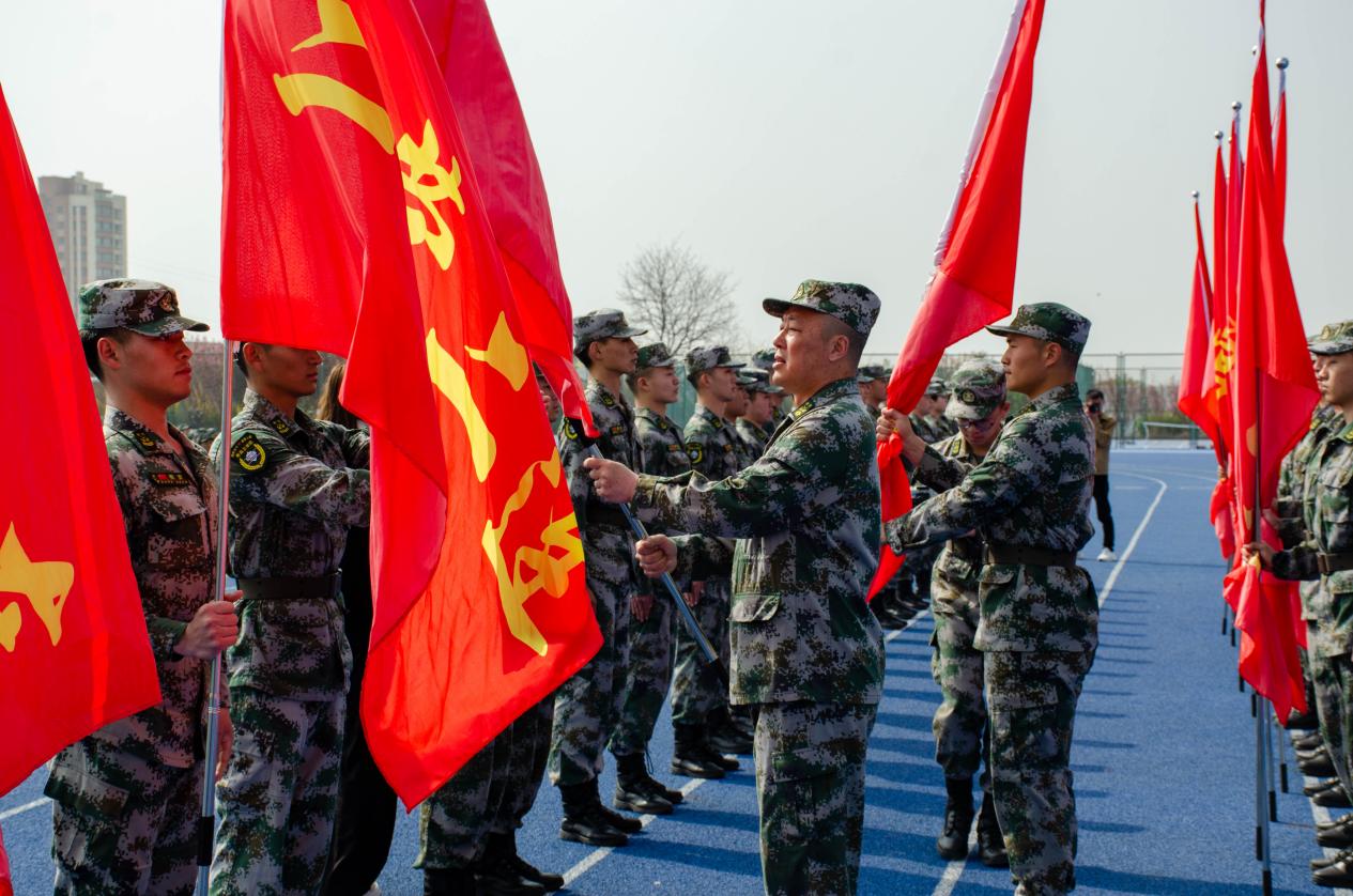 《大众网》bw必威西汉姆联官网举行2022级新生军训开营仪式暨2023年国家安全主题宣传教育活动启动仪式 《大众网》bw必威西汉姆联官网举行2022级新生军训开营仪式暨2023年国家安全主题宣传教育活动启动仪式