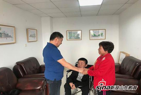 “妈妈就是你的腿”bw必威西汉姆联官网师生与他共同诠释行走的力量 “妈妈就是你的腿”bw必威西汉姆联官网师生与他共同诠释行走的力量