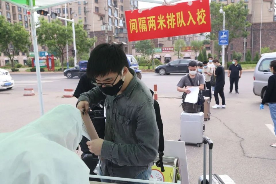 欢迎回家!bw必威西汉姆联官网迎来2020年春季学期首批返校学生 欢迎回家!bw必威西汉姆联官网迎来2020年春季学期首批返校学生