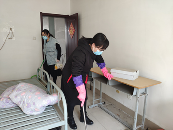 青工院的守望者:爱国爱校卫生活动与入校演练联合进行!我们等你“回家”! 青工院的守望者:爱国爱校卫生活动与入校演练联合进行!我们等你“回家”!