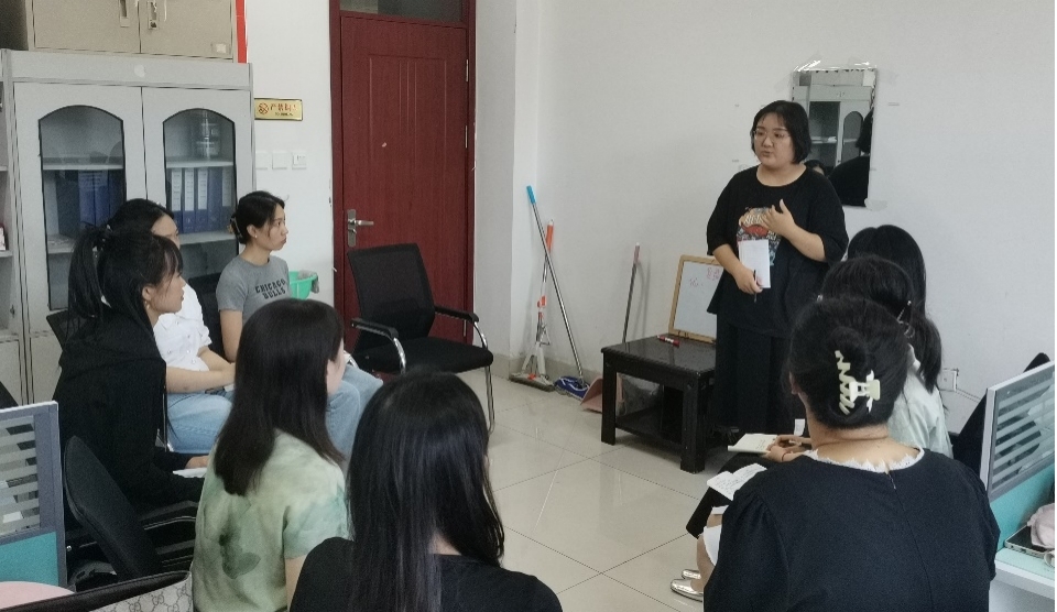 “三管”齐下,助力成长 ——马克思主义学院新教师成长培育实效措施 “三管”齐下,助力成长 ——马克思主义学院新教师成长培育实效措施