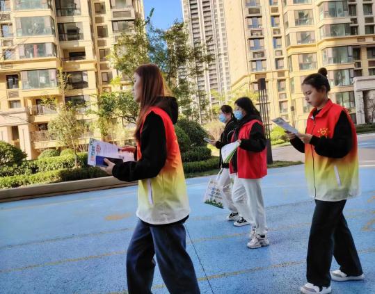 一社区一品牌,万名团员下社区 ▏外语学院开展水岸府邸社区志愿服务活动 一社区一品牌,万名团员下社区 ▏外语学院开展水岸府邸社区志愿服务活动