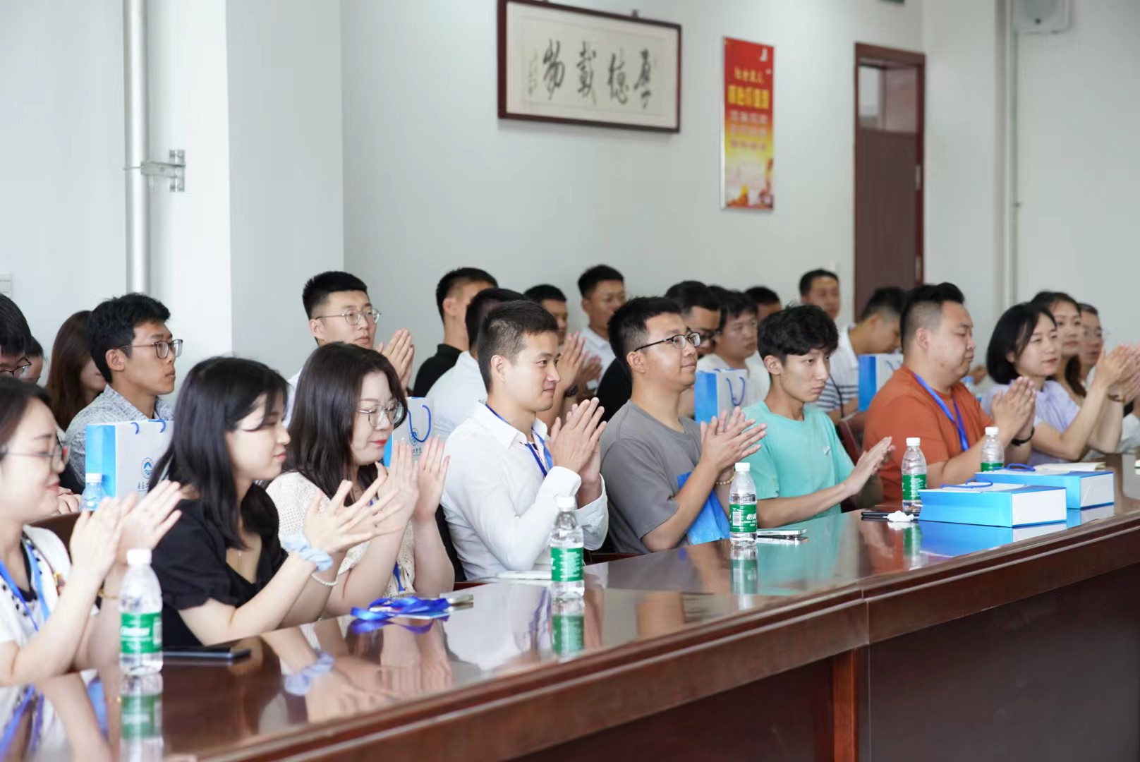 bw必威西汉姆联官网邀请校友回母校开展座谈会 bw必威西汉姆联官网邀请校友回母校开展座谈会