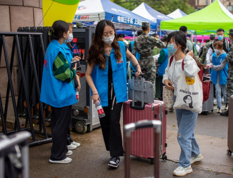 我们喜迎3617名2022级省内新生入学报到 我们喜迎3617名2022级省内新生入学报到