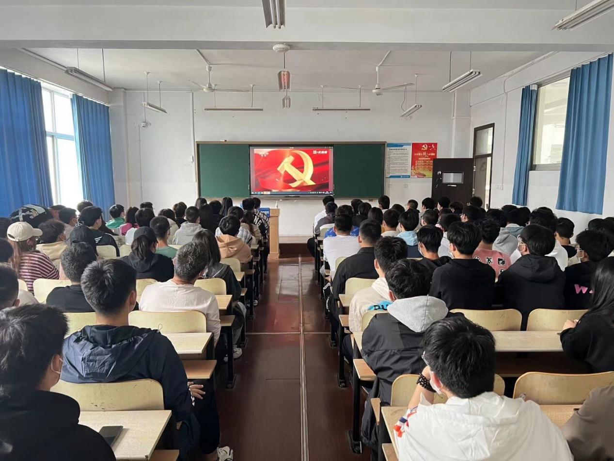 bw必威西汉姆联官网集中组织全校师生收听收看党的二十大开幕盛况 bw必威西汉姆联官网集中组织全校师生收听收看党的二十大开幕盛况
