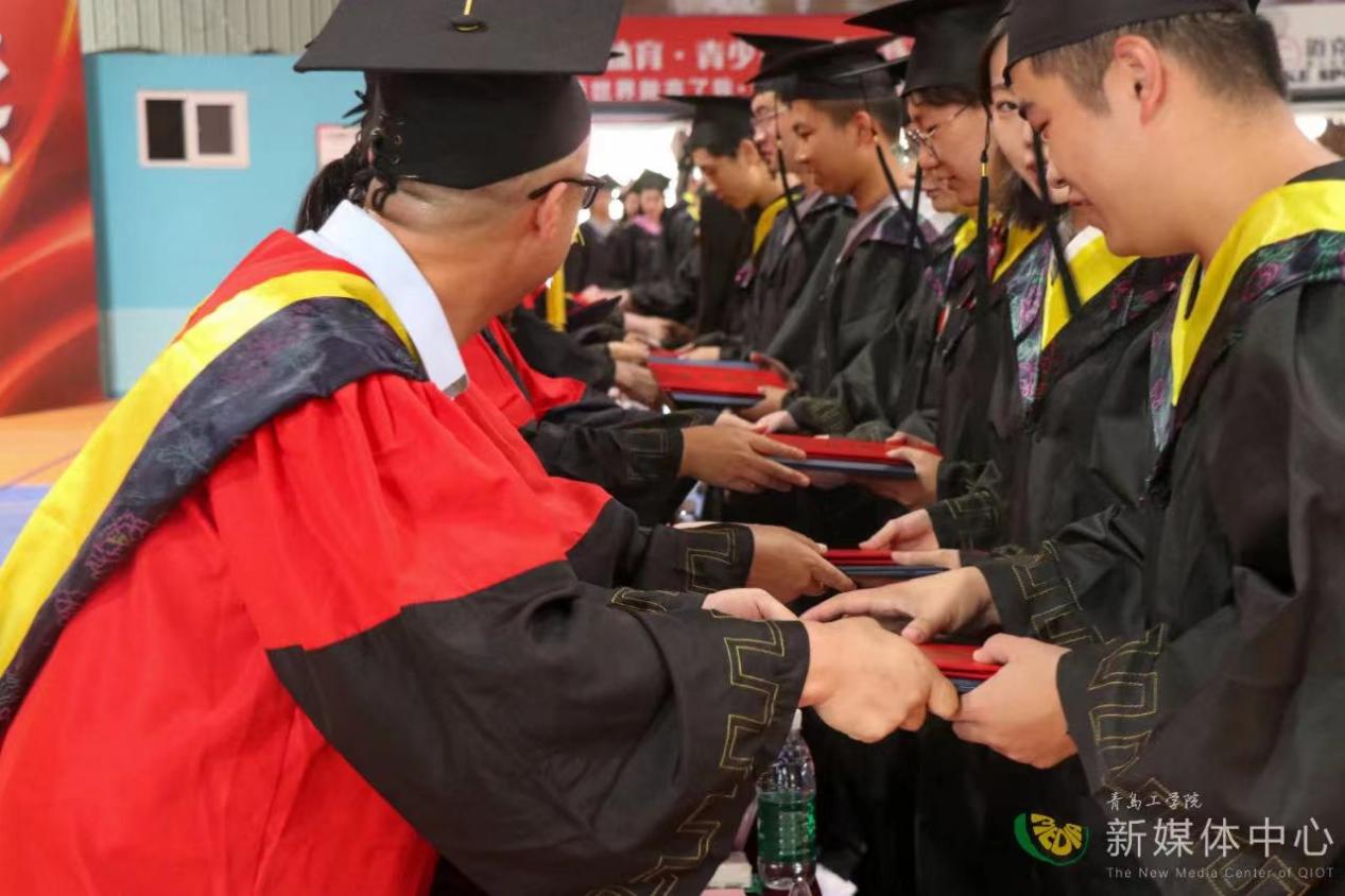 bw必威西汉姆联官网举行2023届毕业生毕业典礼暨学位授予仪式 bw必威西汉姆联官网举行2023届毕业生毕业典礼暨学位授予仪式