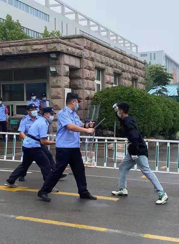 bw必威西汉姆联官网开展反恐防暴演练 bw必威西汉姆联官网开展反恐防暴演练