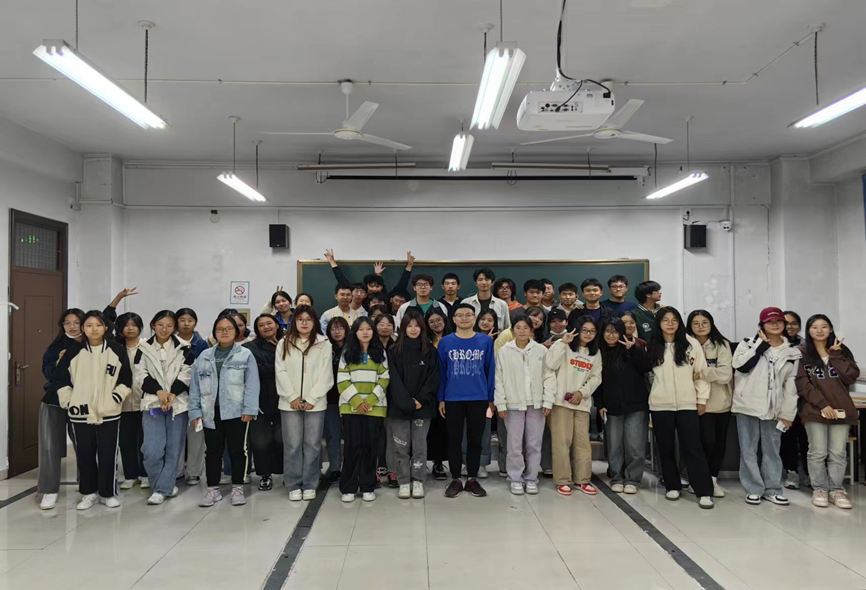 系好人生的第一颗纽扣:食品工程学院2023级新生适应性小组助力学生成长 跑出学生管理工作“加速度” 系好人生的第一颗纽扣:食品工程学院2023级新生适应性小组助力学生成长 跑出学生管理工作“加速度”