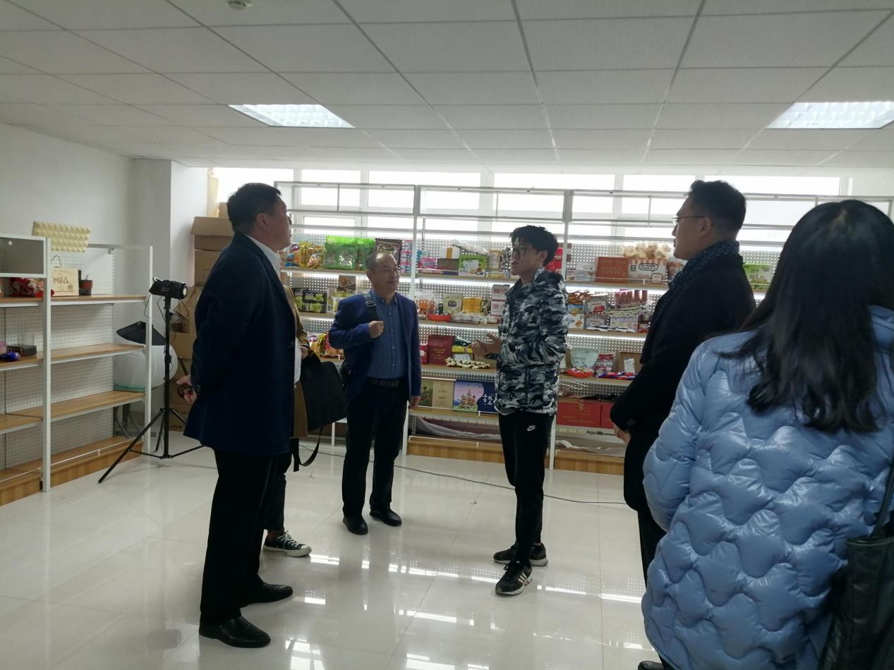 青岛上合国际贸易有限公司来我们参观交流 青岛上合国际贸易有限公司来我们参观交流