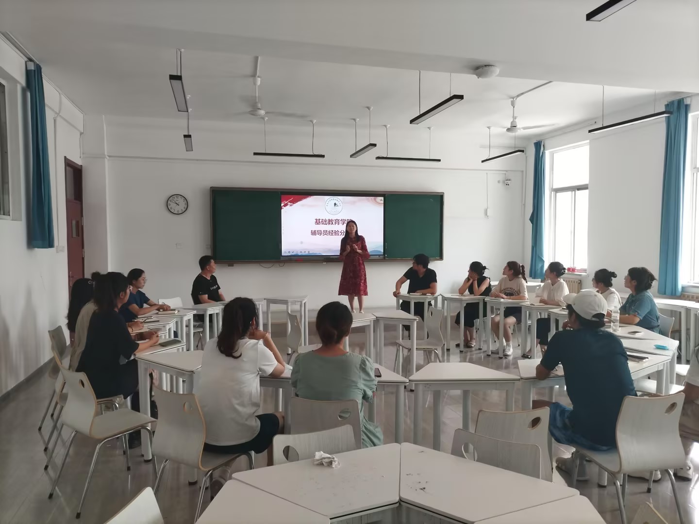 基础教育学院组织召开辅导员工作经验分享会 基础教育学院组织召开辅导员工作经验分享会