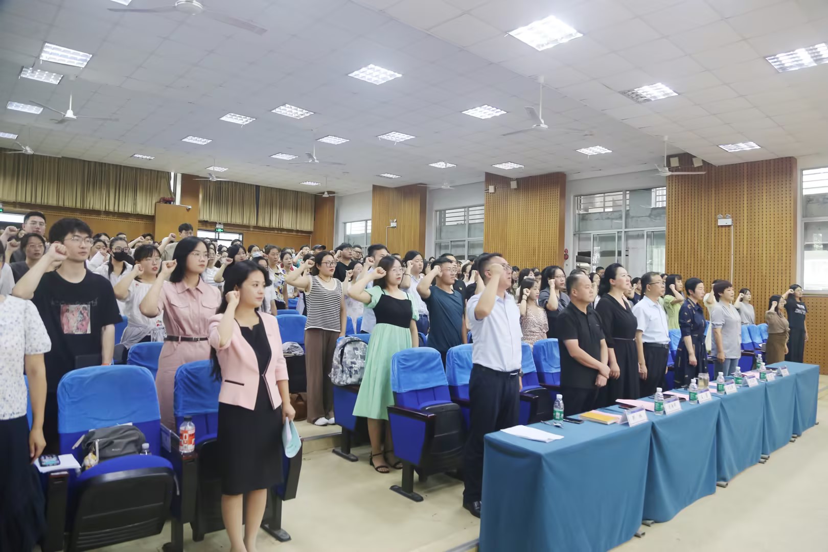 芳华待灼正青春,踔厉奋发向未来 bw必威西汉姆联官网2023-2024学年第一学期新入职教师培训班开启 芳华待灼正青春,踔厉奋发向未来 bw必威西汉姆联官网2023-2024学年第一学期新入职教师培训班开启