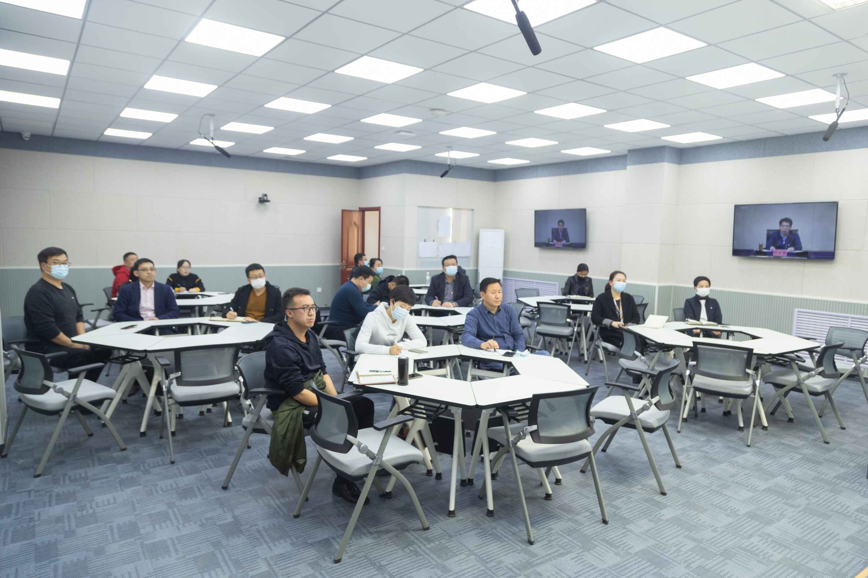 我们组织收听收看2021 年全省教育系统全面从严治党工作视频会议 我们组织收听收看2021 年全省教育系统全面从严治党工作视频会议
