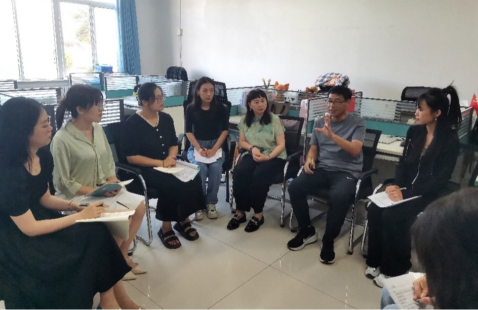 “三管”齐下,助力成长 ——马克思主义学院新教师成长培育实效措施 “三管”齐下,助力成长 ——马克思主义学院新教师成长培育实效措施