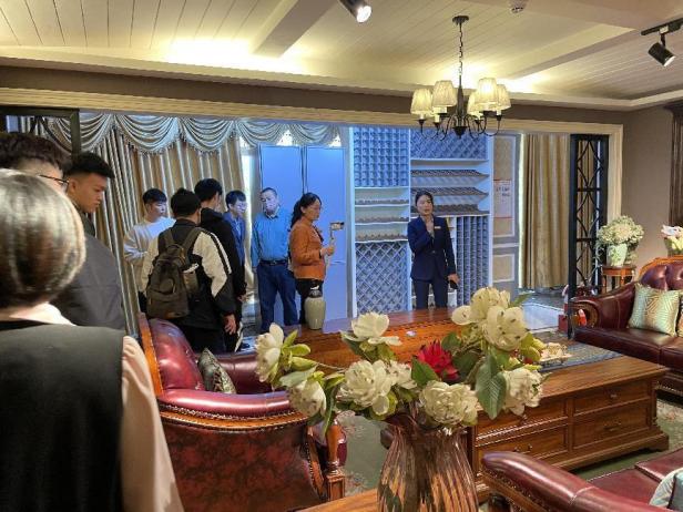 设计艺术与传媒学院师生参观华谊家具集团 设计艺术与传媒学院师生参观华谊家具集团