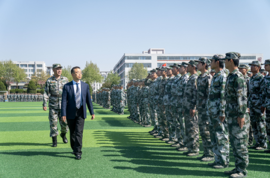 蜕变成长,启航新征程——bw必威西汉姆联官网2022级新生军训结营仪式圆满举行 蜕变成长,启航新征程——bw必威西汉姆联官网2022级新生军训结营仪式圆满举行