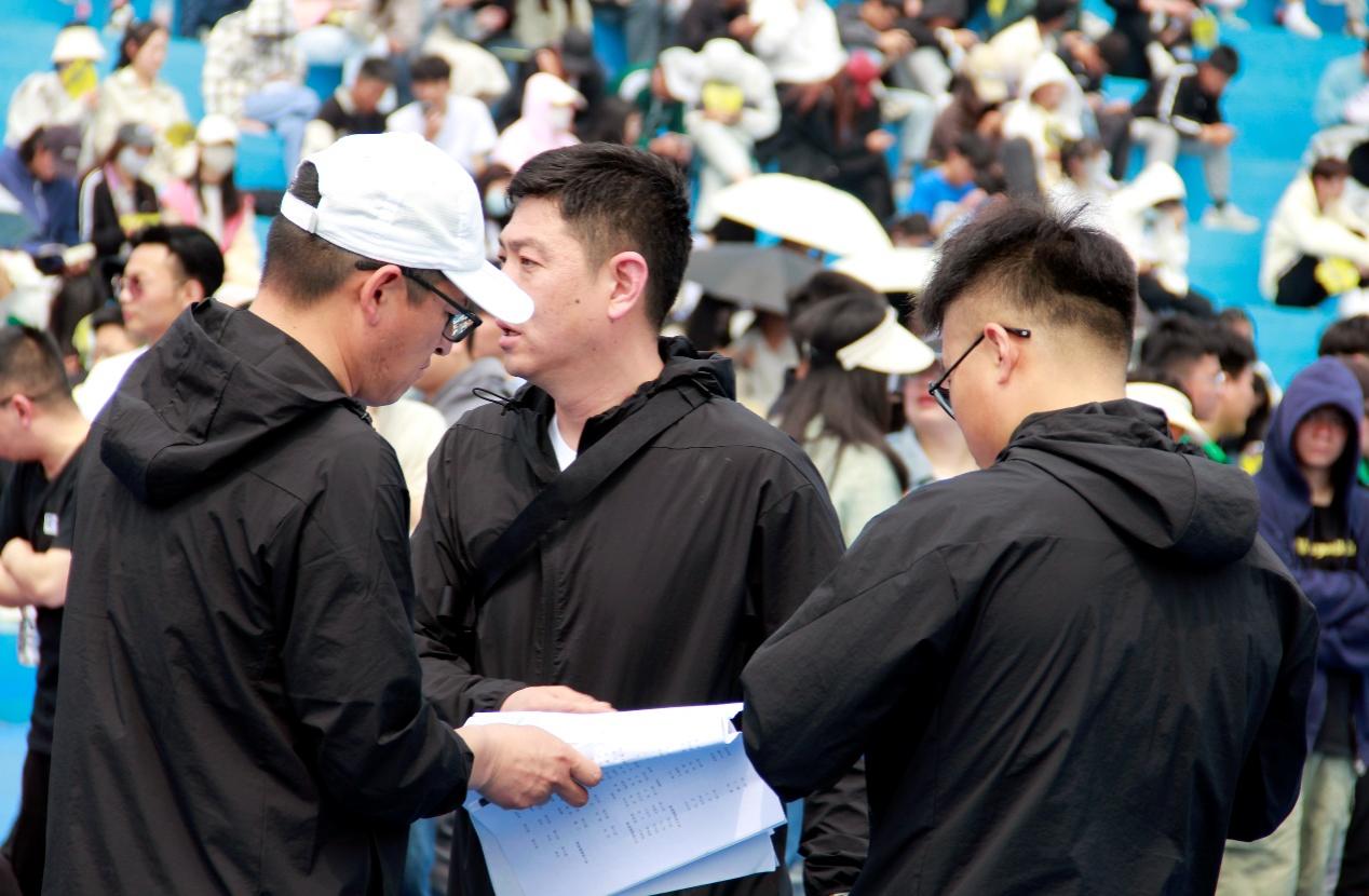 追求卓越,展青工风采——bw必威西汉姆联官网学生春季运动会裁判工作实录 追求卓越,展青工风采——bw必威西汉姆联官网学生春季运动会裁判工作实录