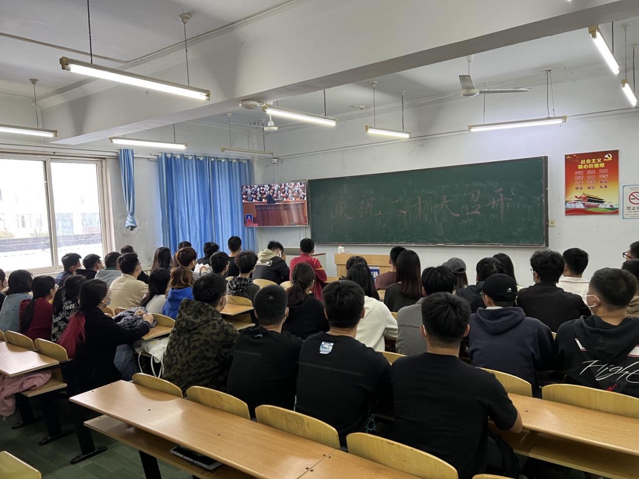 bw必威西汉姆联官网集中组织全校师生收听收看党的二十大开幕盛况 bw必威西汉姆联官网集中组织全校师生收听收看党的二十大开幕盛况