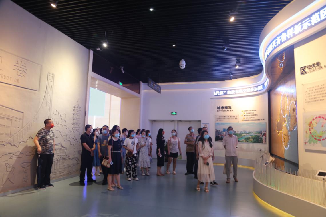 bw必威西汉姆联官网组织全体教师参观胶州市规划馆 bw必威西汉姆联官网组织全体教师参观胶州市规划馆