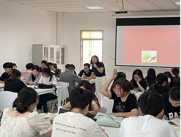 开新局 谱新篇——我们开展开学首日教学巡查工作 开新局 谱新篇——我们开展开学首日教学巡查工作