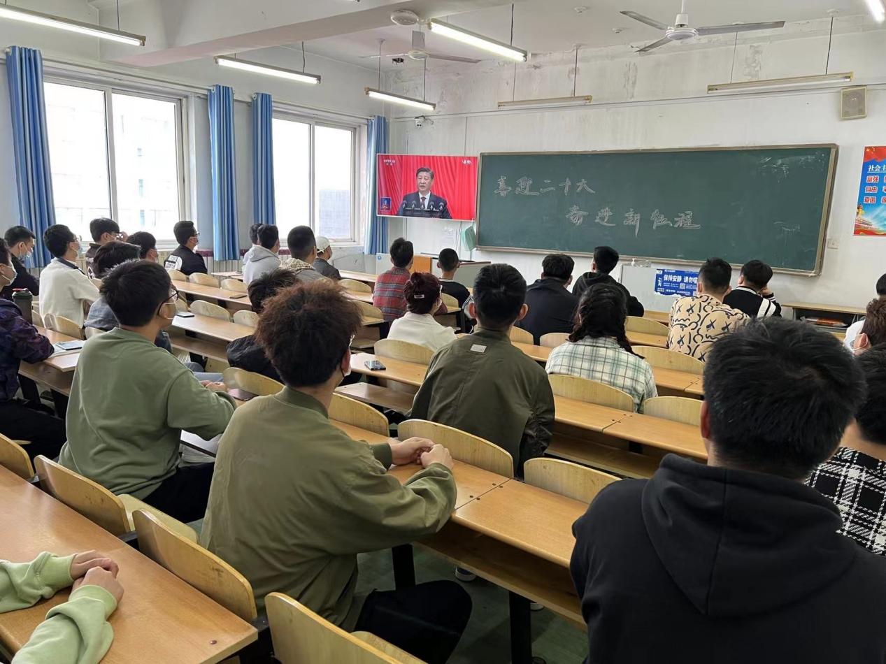 bw必威西汉姆联官网集中组织全校师生收听收看党的二十大开幕盛况 bw必威西汉姆联官网集中组织全校师生收听收看党的二十大开幕盛况