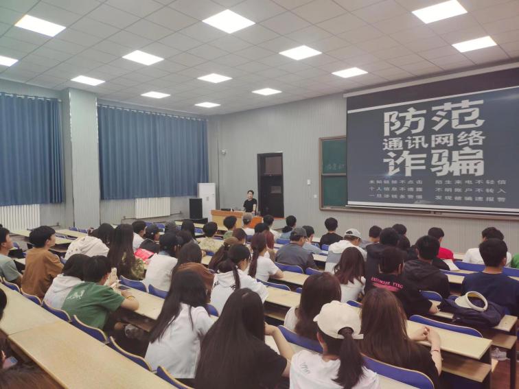 我们联合三里河派出所反诈中心开展反诈宣传进校园活动 我们联合三里河派出所反诈中心开展反诈宣传进校园活动