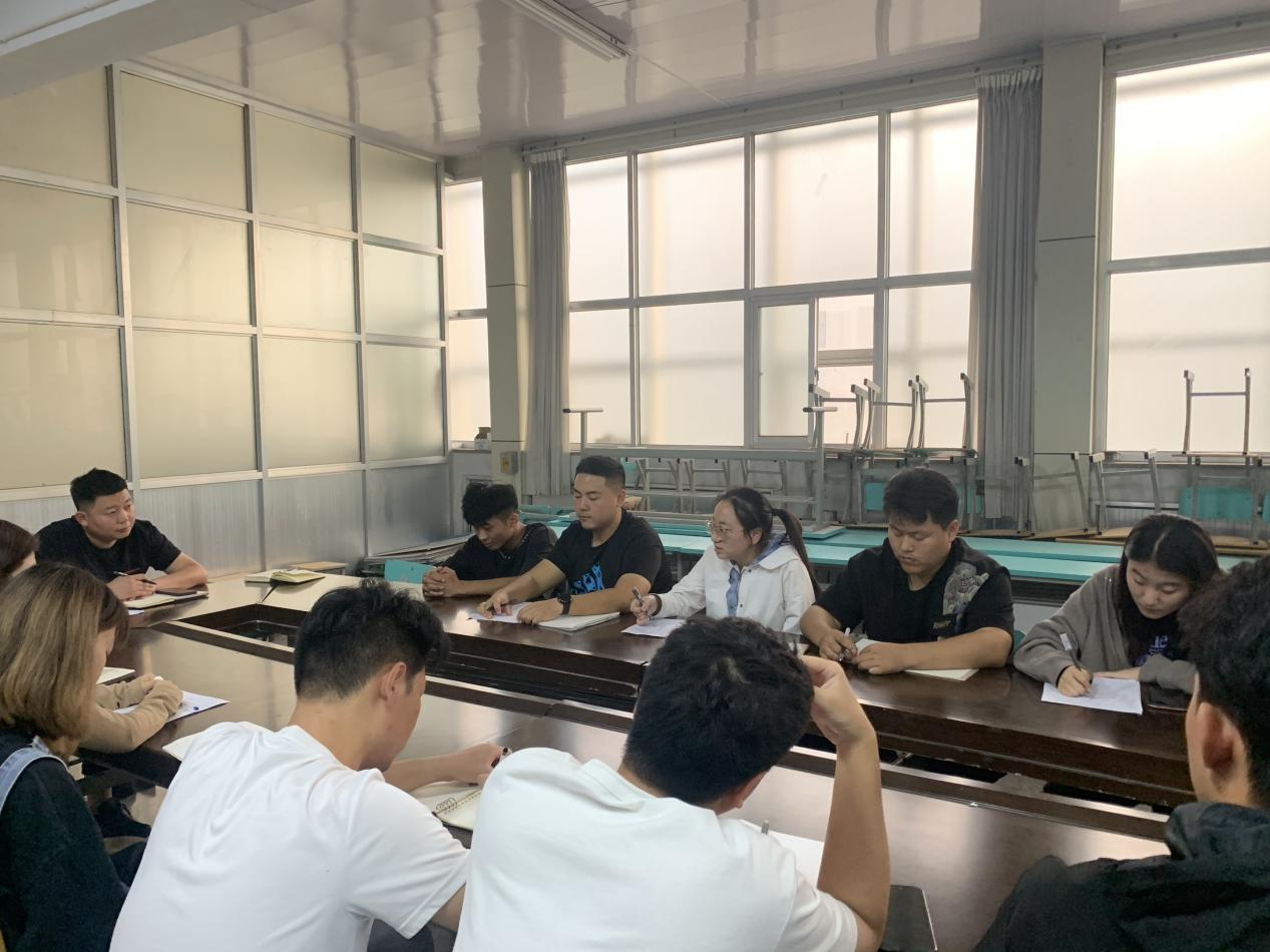 “我为学生办实事”——基础教育学院组织召开新生学长座谈会 “我为学生办实事”——基础教育学院组织召开新生学长座谈会