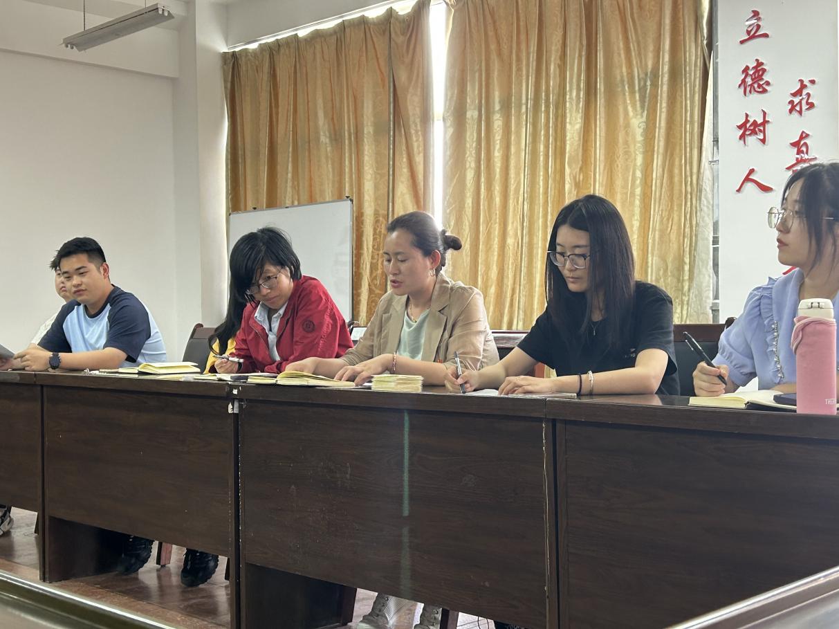 【我为青年办实事】“逐梦青春,院长有约”信息工程学院召开毕业生代表座谈会 【我为青年办实事】“逐梦青春,院长有约”信息工程学院召开毕业生代表座谈会