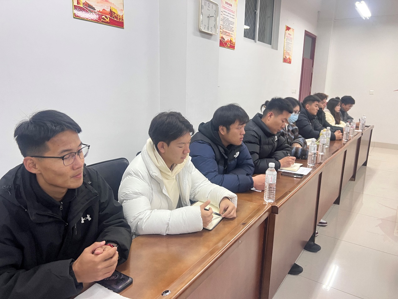 我们召开学生代表座谈会 我们召开学生代表座谈会