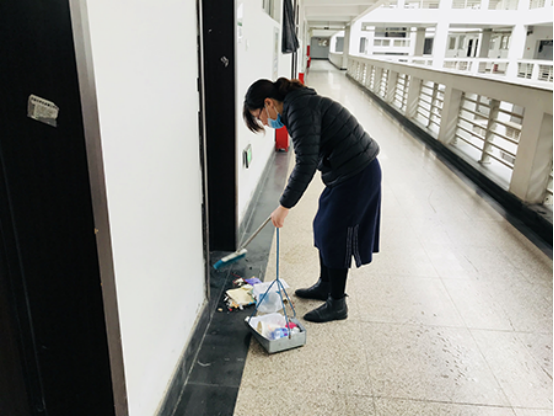 青工院的守望者:爱国爱校卫生活动与入校演练联合进行!我们等你“回家”! 青工院的守望者:爱国爱校卫生活动与入校演练联合进行!我们等你“回家”!