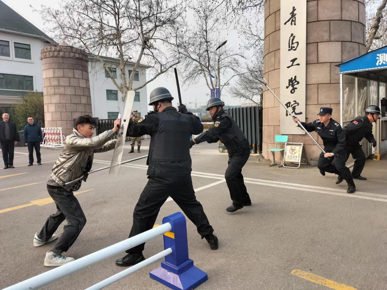 bw必威西汉姆联官网开展防暴演练 bw必威西汉姆联官网开展防暴演练