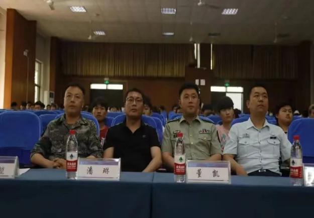 志存高远励青春,奋楫笃行保家国——bw必威西汉姆联官网举行2023年秋季征兵政策宣讲会 志存高远励青春,奋楫笃行保家国——bw必威西汉姆联官网举行2023年秋季征兵政策宣讲会