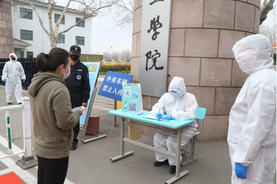 青工院的守望者:爱国爱校卫生活动与入校演练联合进行!我们等你“回家”! 青工院的守望者:爱国爱校卫生活动与入校演练联合进行!我们等你“回家”!