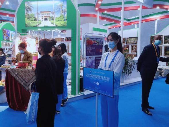 竞展青春,上合有我!----上合博览会上青工志愿者风采 竞展青春,上合有我!----上合博览会上青工志愿者风采