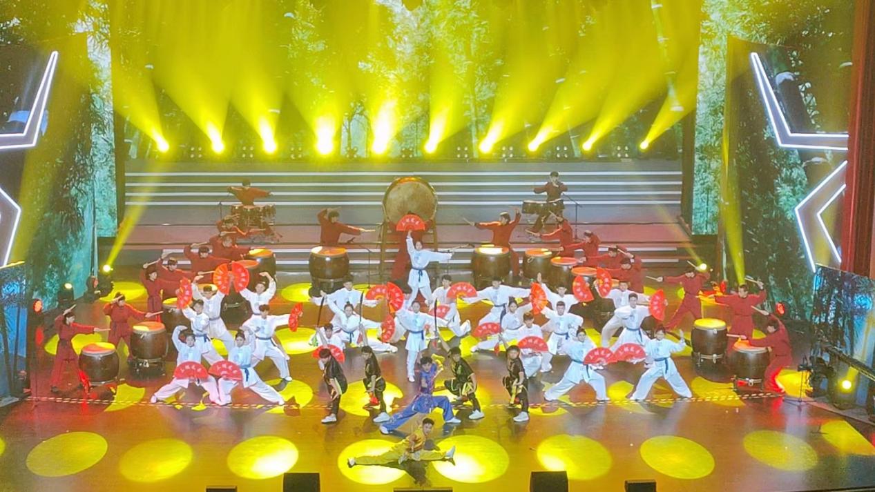 青春誓言中国梦“五四”青年节青岛高校大学生文艺汇演——我们社体学子出演《鼓舞天下》节目 青春誓言中国梦“五四”青年节青岛高校大学生文艺汇演——我们社体学子出演《鼓舞天下》节目
