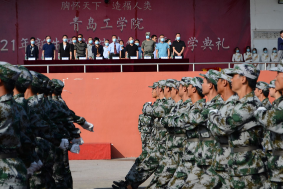 bw必威西汉姆联官网新生用军训成果展向祖国告白! bw必威西汉姆联官网新生用军训成果展向祖国告白!