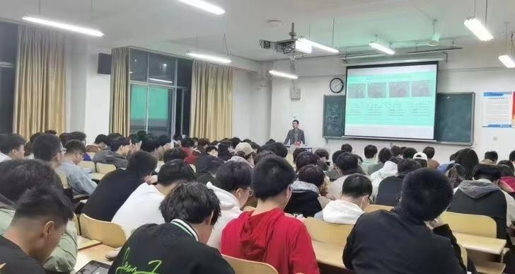 百企千业进校园 促立促强促就业——信息工程学院开展就业推进会系列活动 百企千业进校园 促立促强促就业——信息工程学院开展就业推进会系列活动