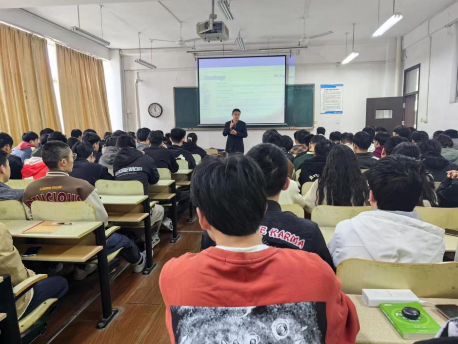 提升职业素养 争做优秀数据人才——信息工程学院开展“千企百业进校园 促立促强促就业”系列活动 提升职业素养 争做优秀数据人才——信息工程学院开展“千企百业进校园 促立促强促就业”系列活动