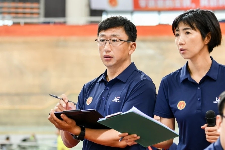 喜报!我们教师杨涛荣获自行车项目国家级裁判员称号,成为青岛市首位自行车项目国家级裁判 喜报!我们教师杨涛荣获自行车项目国家级裁判员称号,成为青岛市首位自行车项目国家级裁判