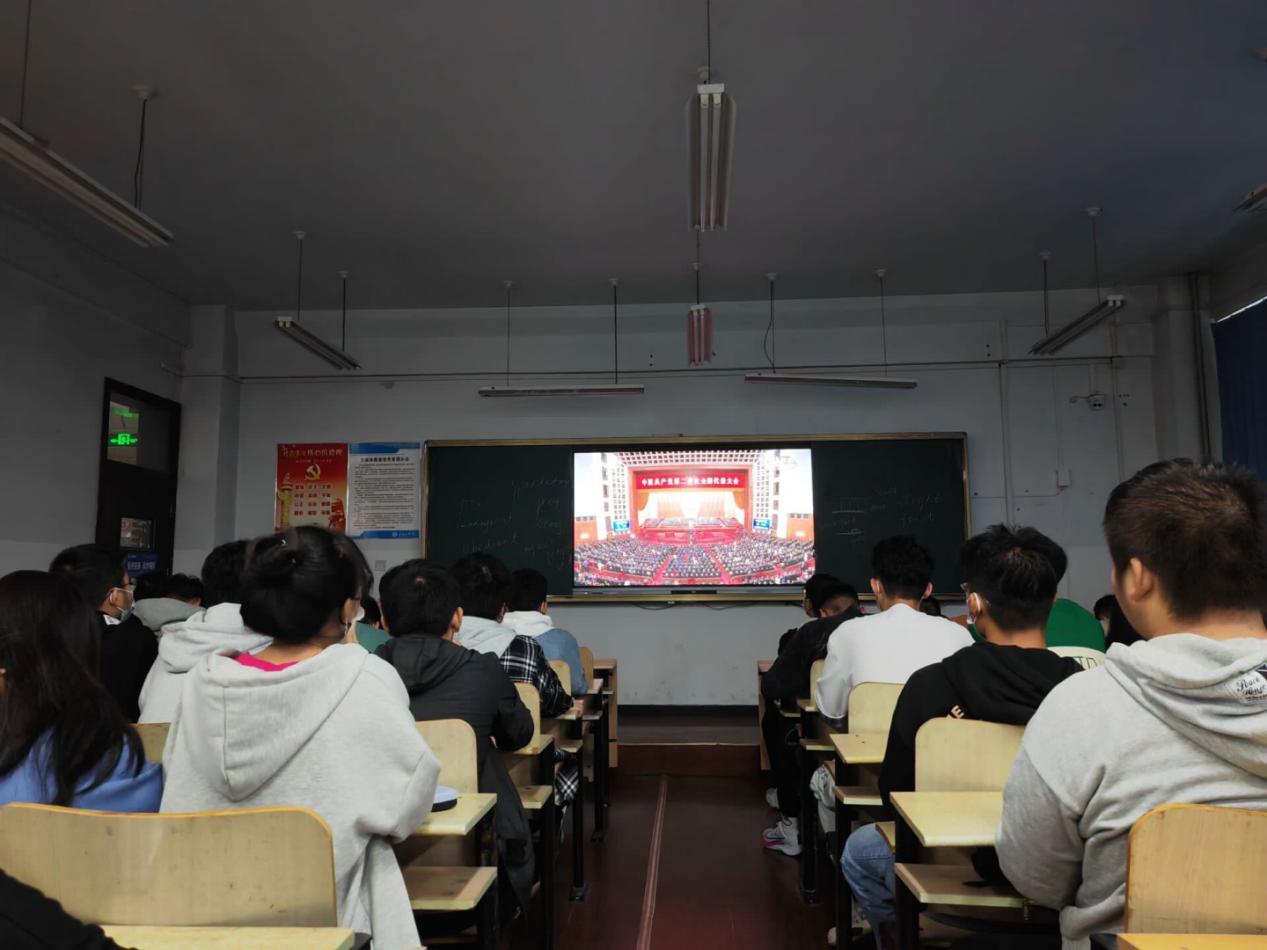bw必威西汉姆联官网集中组织全校师生收听收看党的二十大开幕盛况 bw必威西汉姆联官网集中组织全校师生收听收看党的二十大开幕盛况