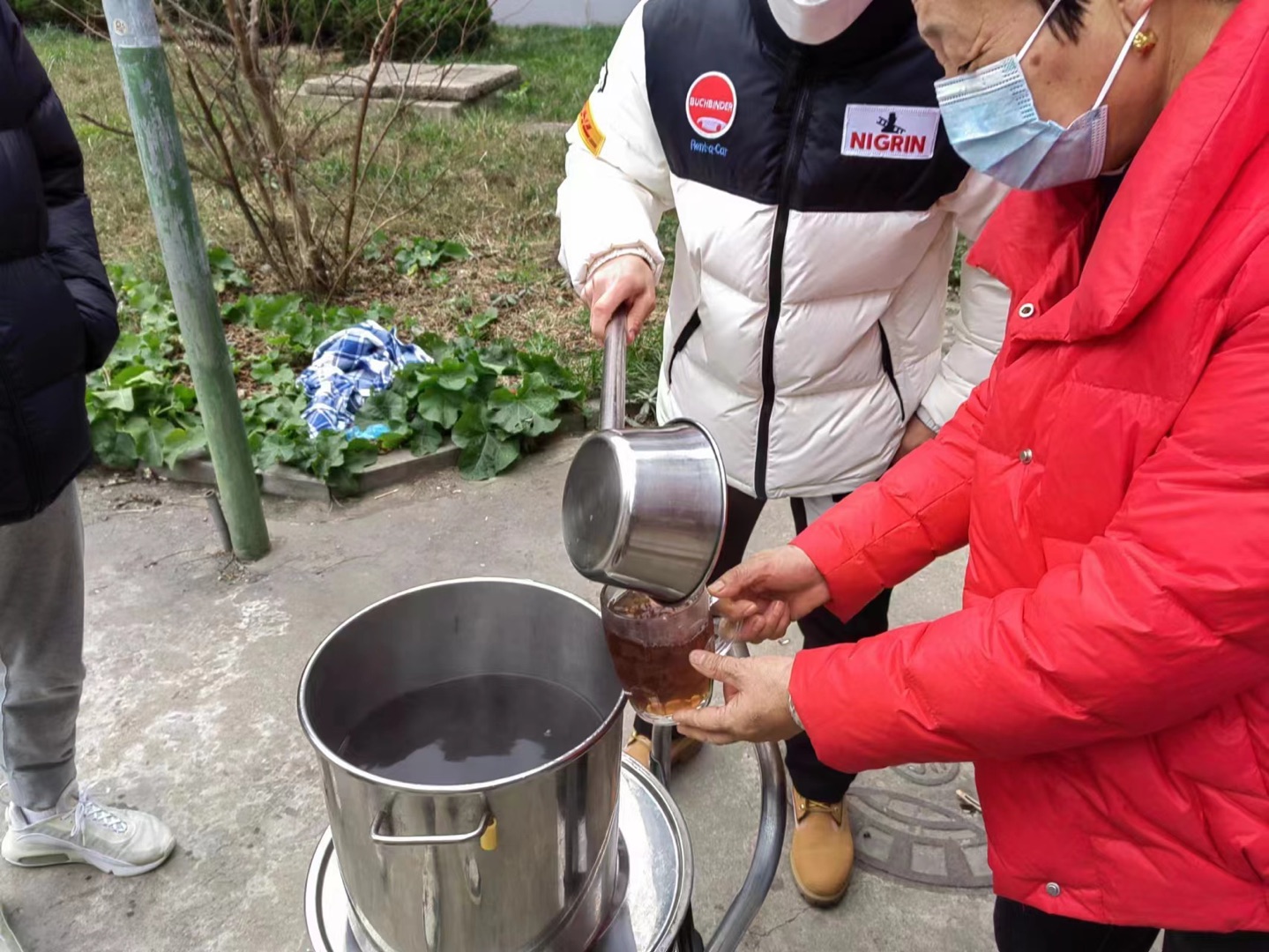 寒潮送温暖 情暖学生心 寒潮送温暖 情暖学生心
