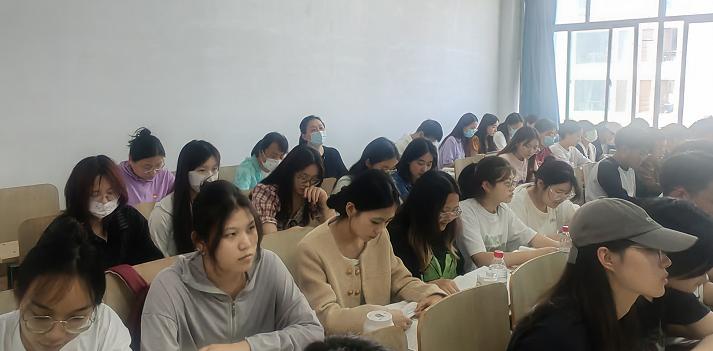 聚焦课堂提质量 互听互评促成长—— bw必威西汉姆联官网开展公开教学听课评课活动 聚焦课堂提质量 互听互评促成长—— bw必威西汉姆联官网开展公开教学听课评课活动