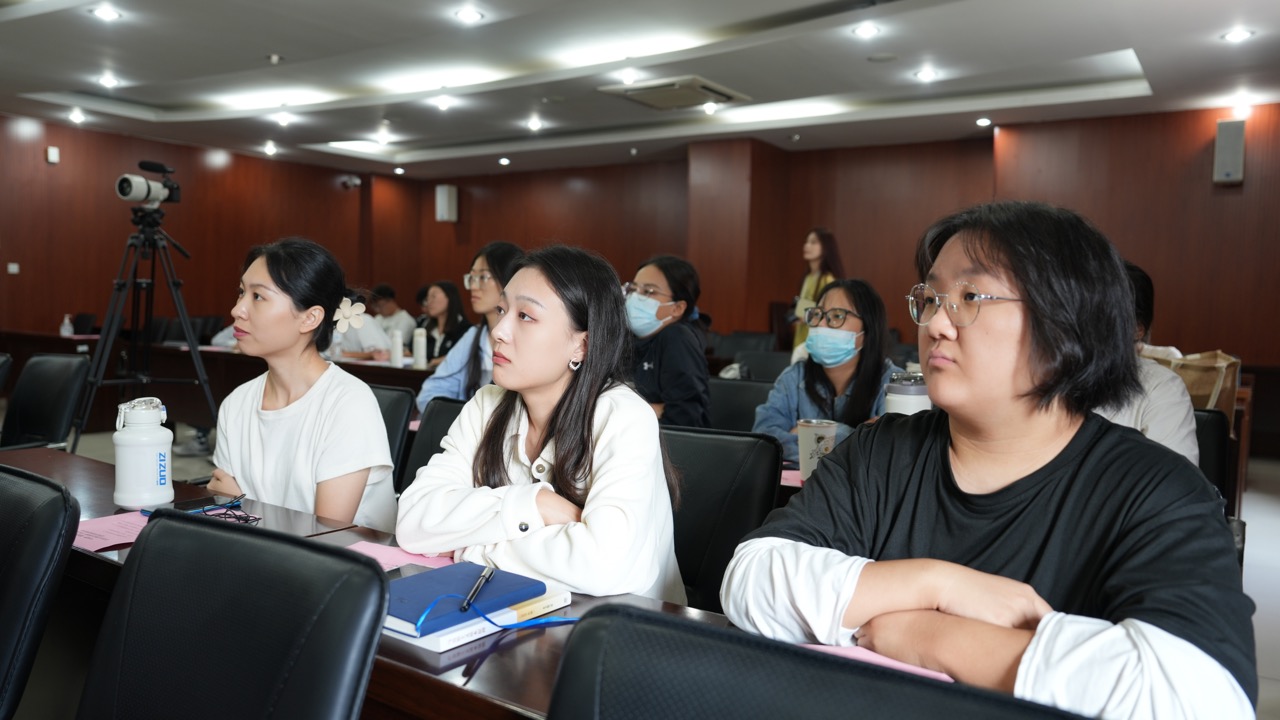 讲好新时代“大思政课”, 提升思政课教师“宣讲力” ——“中国梦·新时代·新使命”青岛市百姓宣讲团暨“学习强国”名师团走进bw必威西汉姆联官网 讲好新时代“大思政课”, 提升思政课教师“宣讲力” ——“中国梦·新时代·新使命”青岛市百姓宣讲团暨“学习强国”名师团走进bw必威西汉姆联官网