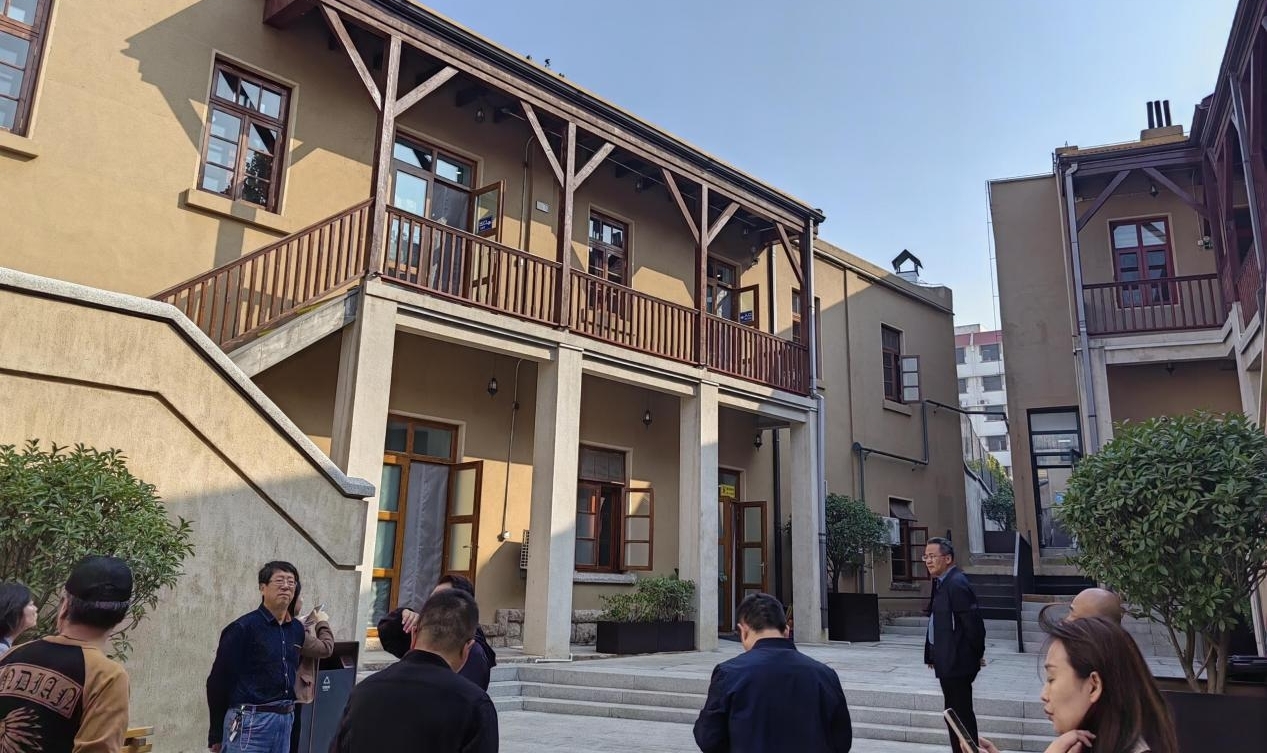 bw必威西汉姆联官网设计艺术与传媒学院教师 受邀参加艺术交流座谈会并协同观摩艺术文化小镇项目 bw必威西汉姆联官网设计艺术与传媒学院教师 受邀参加艺术交流座谈会并协同观摩艺术文化小镇项目