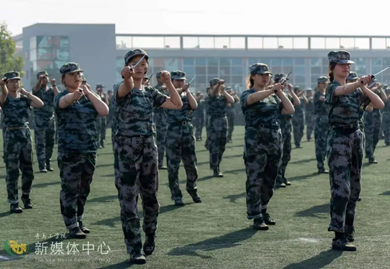 bw必威西汉姆联官网 2021级新生军训结营仪式 暨开学典礼顺利举行 bw必威西汉姆联官网 2021级新生军训结营仪式 暨开学典礼顺利举行