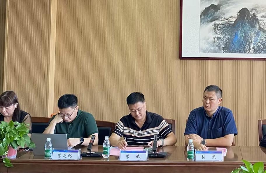 政企校深入合作 ——协同共建多元育人平台 政企校深入合作 ——协同共建多元育人平台