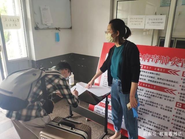 300学子“点对点”报到 bw必威西汉姆联官网迎来2020年春季学期首批返校学生 300学子“点对点”报到 bw必威西汉姆联官网迎来2020年春季学期首批返校学生