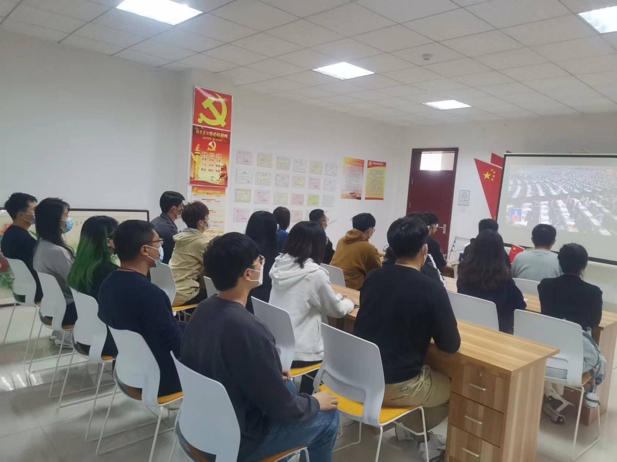 bw必威西汉姆联官网集中组织全校师生收听收看党的二十大开幕盛况 bw必威西汉姆联官网集中组织全校师生收听收看党的二十大开幕盛况